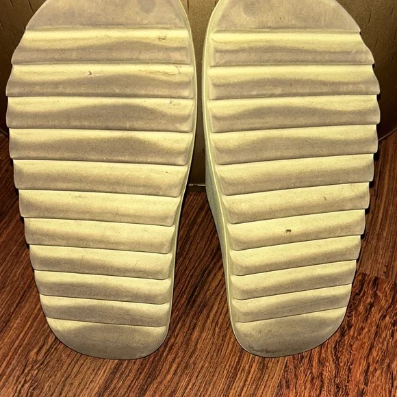 YEEZY slides - Picture 9 of 9